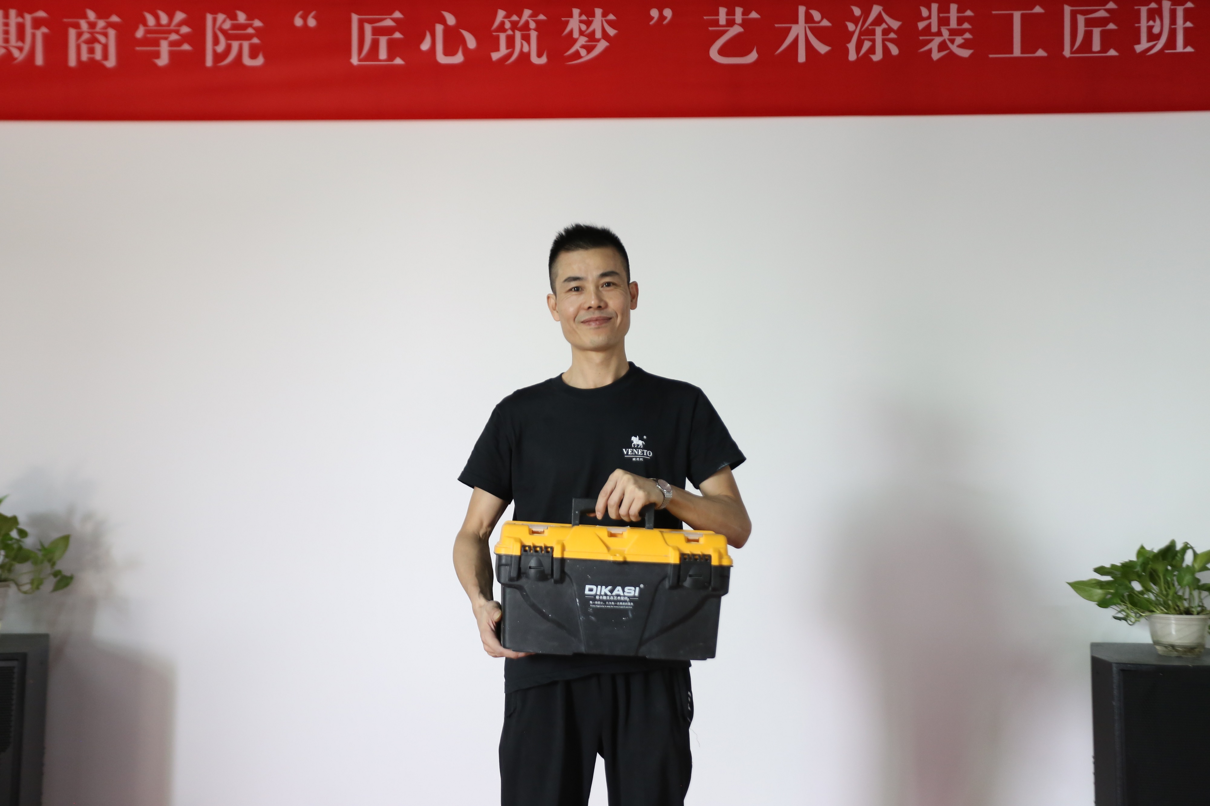 郑辉加