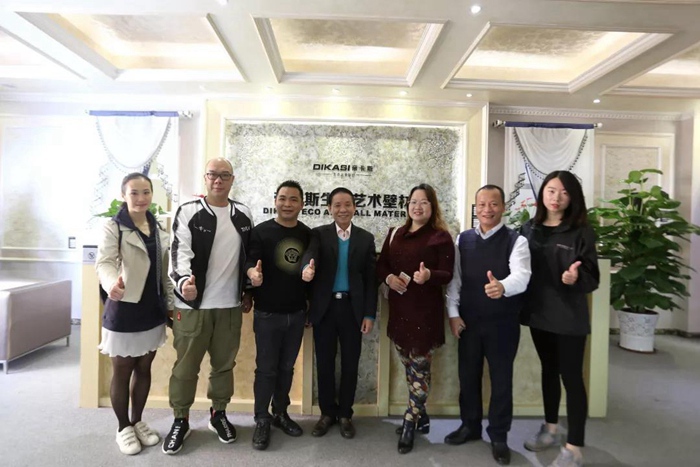 热烈欢迎顺德涂料商会老会长胡景钊、顺德设计师协会会长吴秋红莅临帝卡斯参观指导工作!