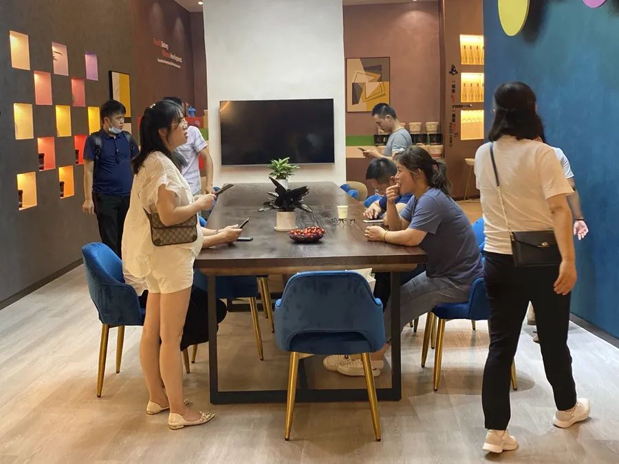 广州建博会第2天,帝卡斯&威尼托展馆持续火爆!